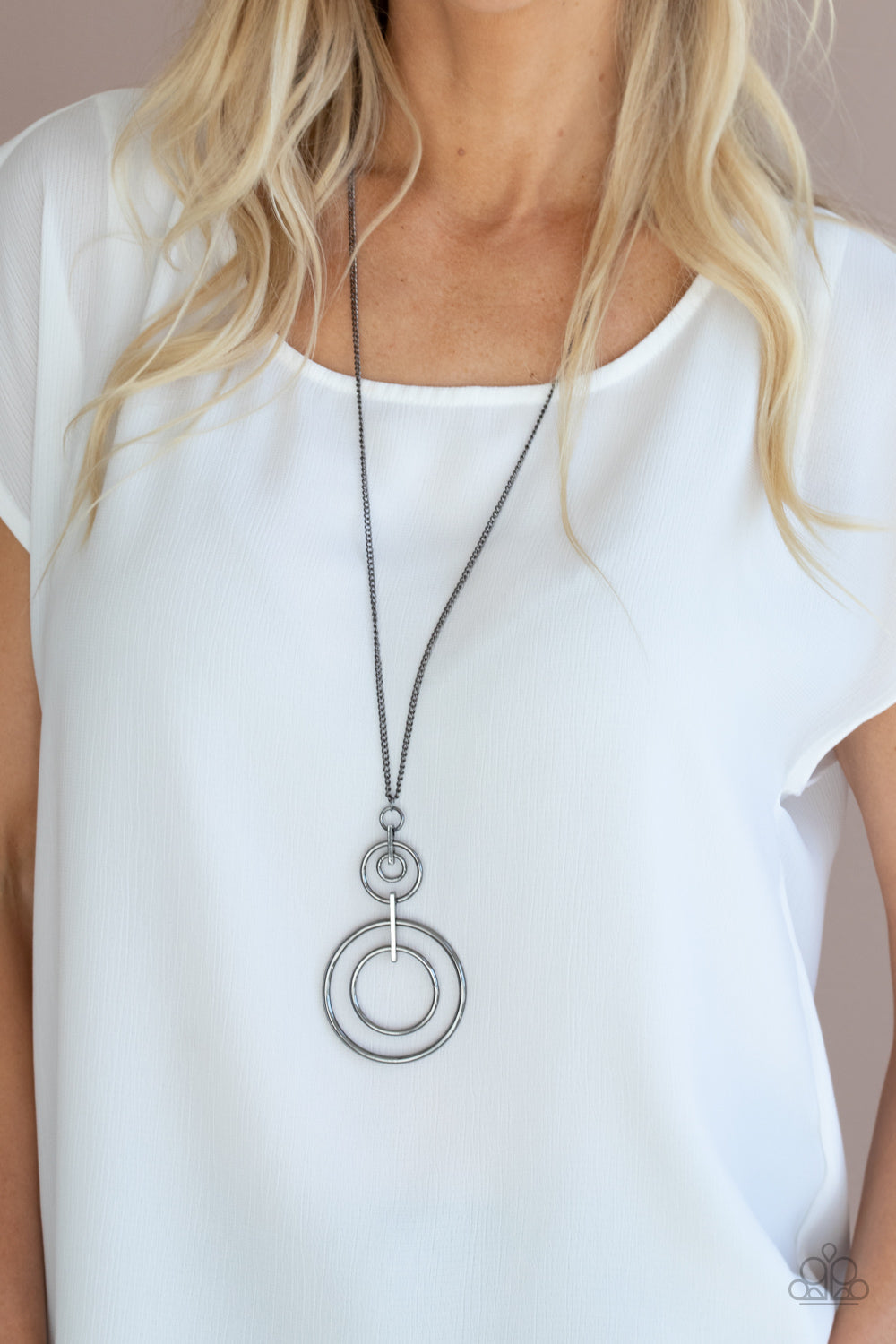 The Inner Workings Black
Necklace Paparazzi