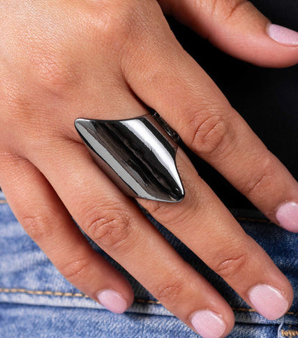 Pointed Palm Desert Black Ring
