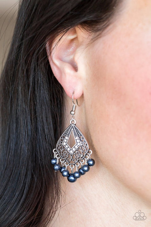 Gracefully Gatsby Blue Earrings