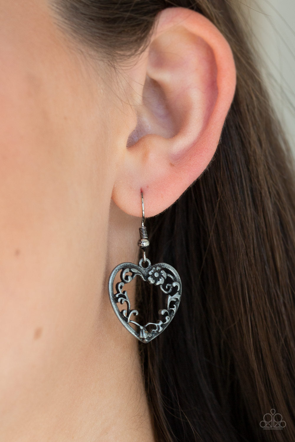 Garden Lovers Silver
Heart Necklace - Daria's Blings N Things