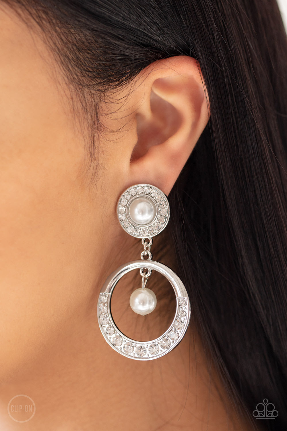 Royal Revival White
Clip-On Earrings Paparazzi