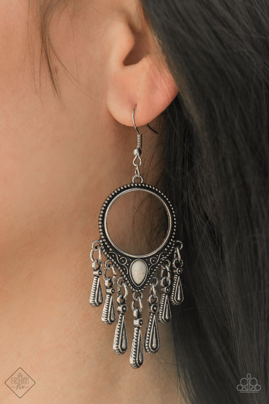 Ranger Rhythm White
Earrings Paparazzi