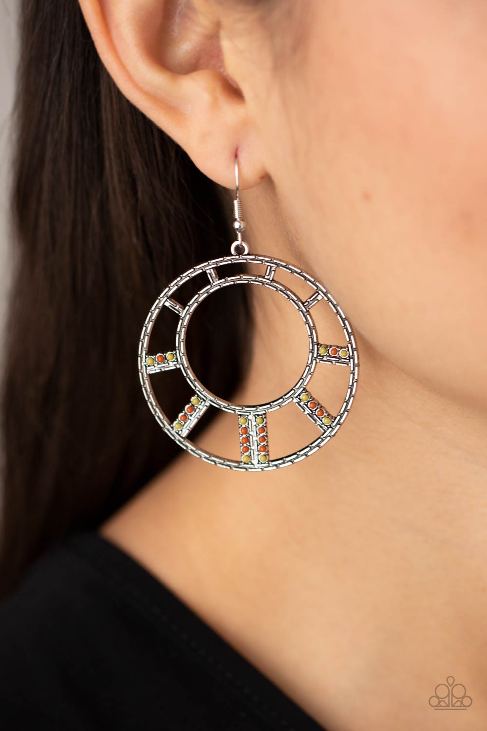 Fleek Fortress Multi
Earrings - Daria's Blings N Things