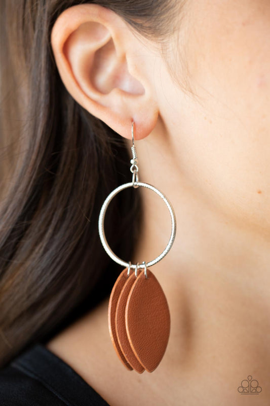 Leafy Laguna Brown
Earrings Paparazzi