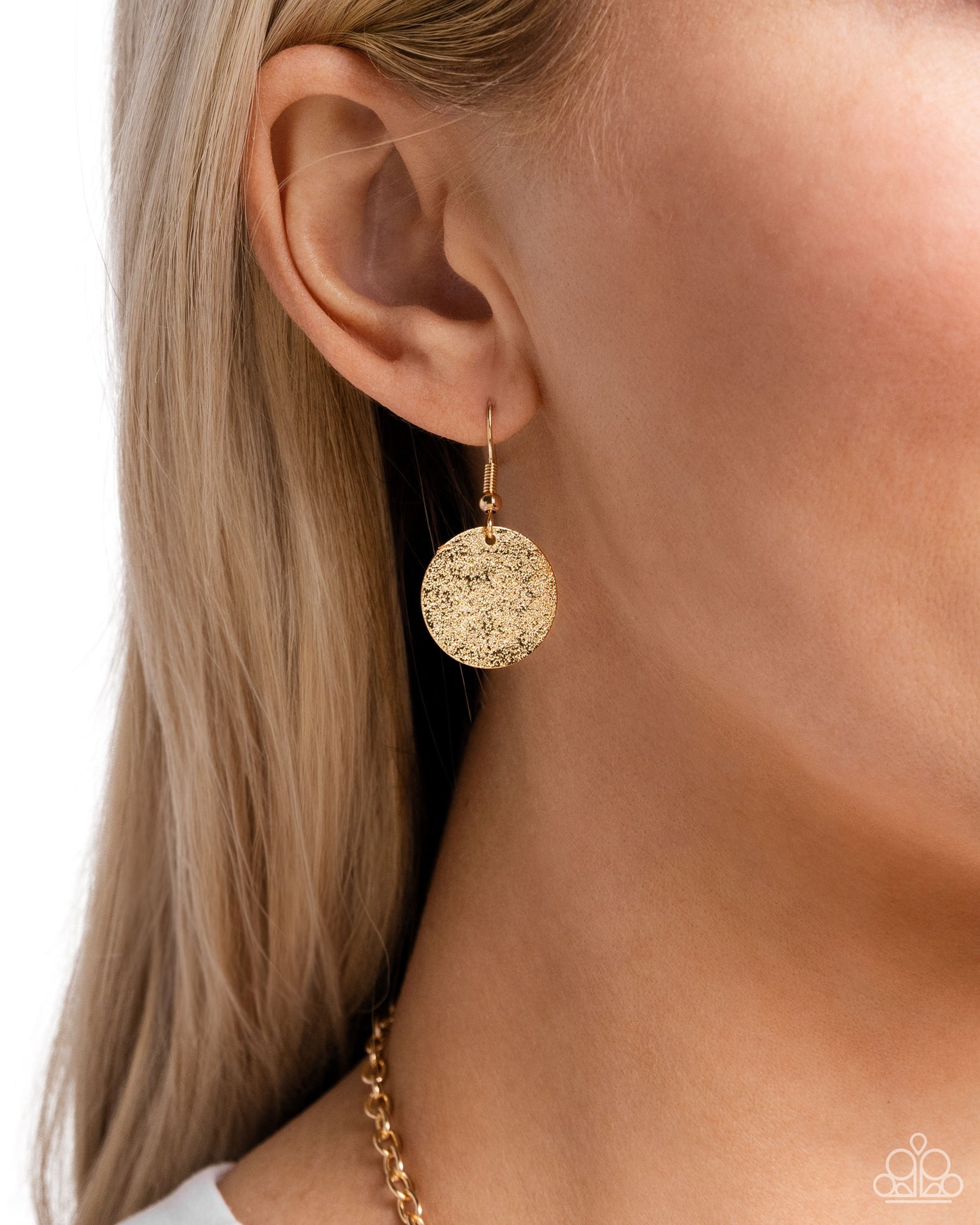 Selfie SHEEN Gold Necklace Paparazzi