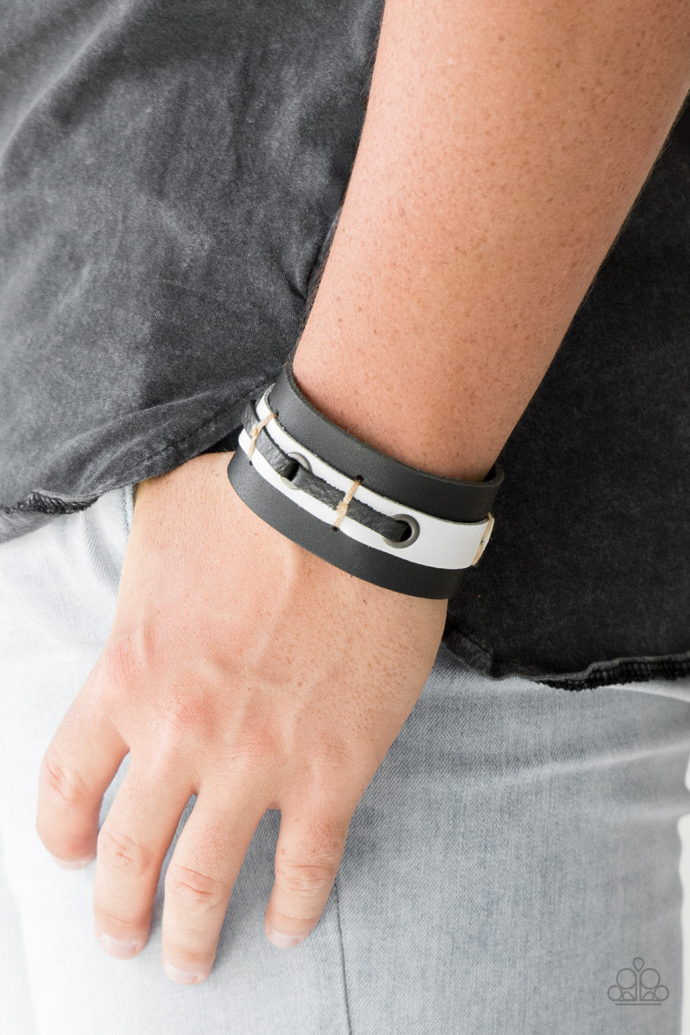 Bear Lake Black
Bracelet - Daria's Blings N Things