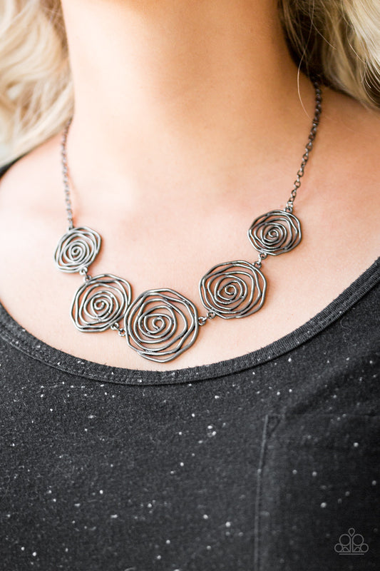 Rosy Rosette Black
Necklace