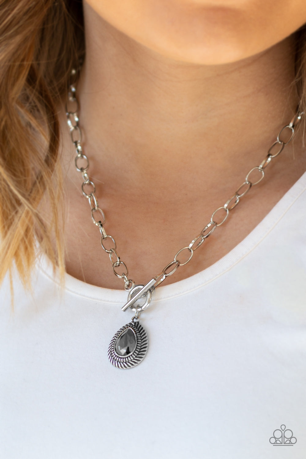 Sheen Queen Silver
Necklace Paparazzi