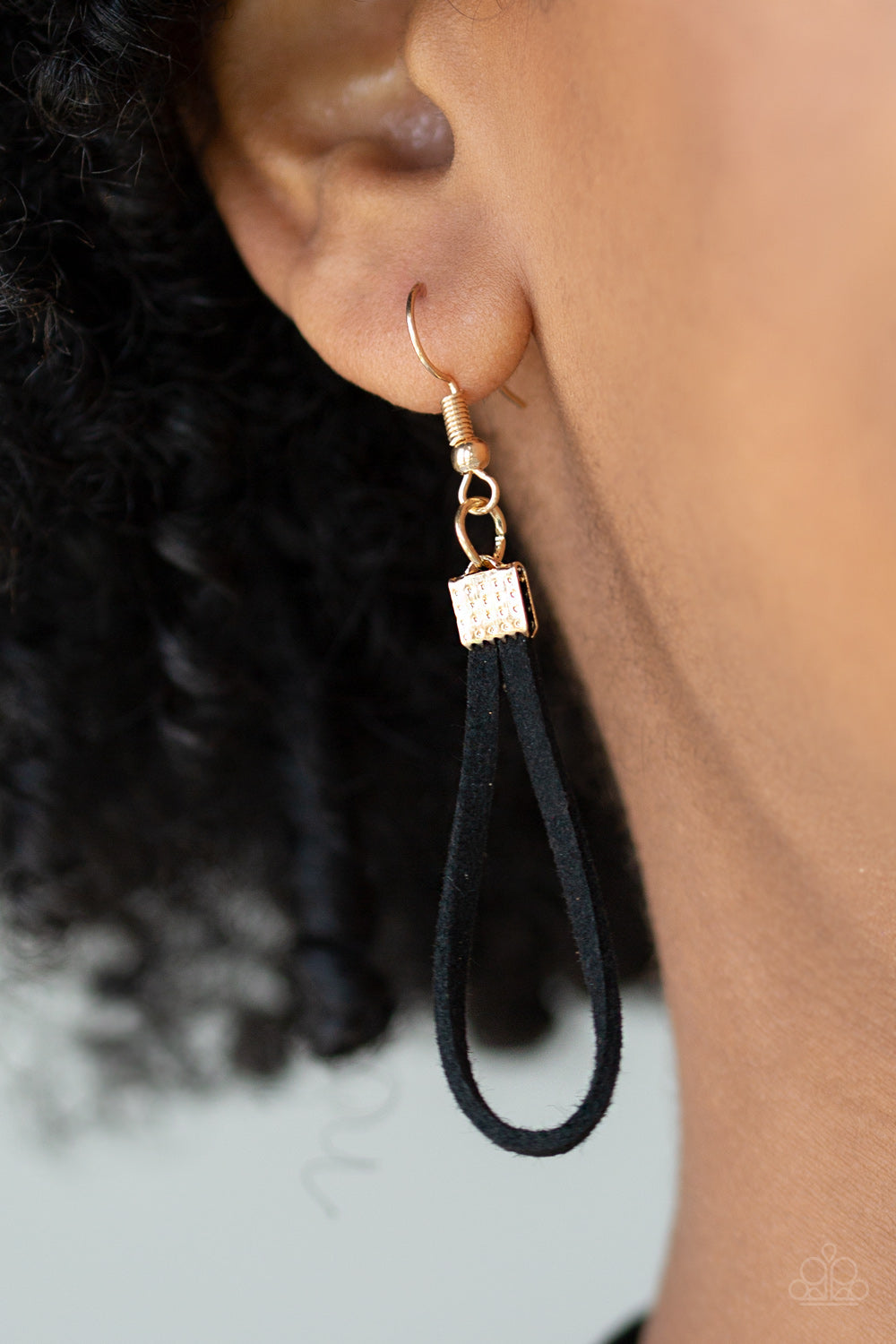 Walk The WALKABOUT Gold Necklace Paparazzi