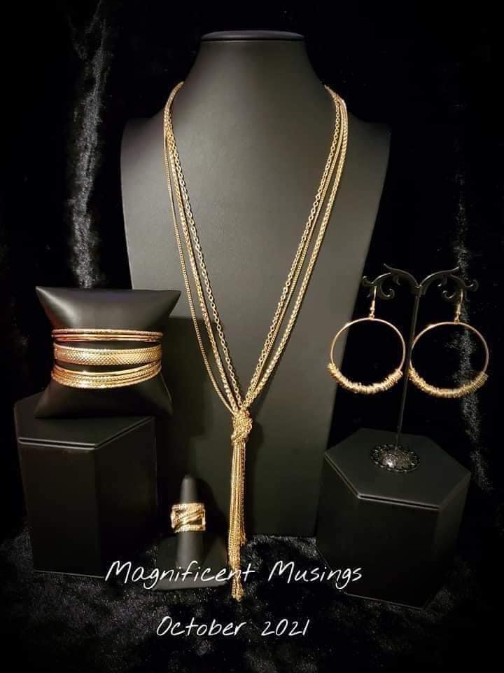KNOT All There Gold
Necklace Paparazzi