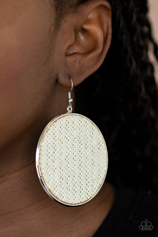 Wonderfully Woven White
Earrings Paparazzi