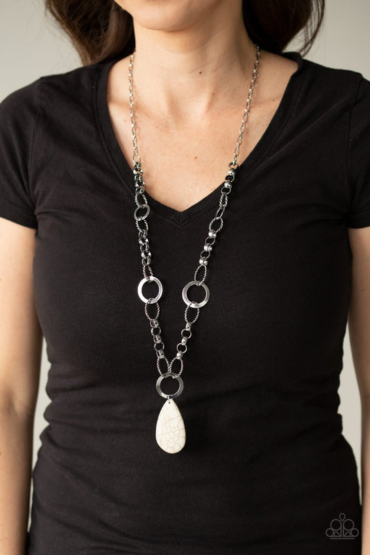 Recycled Refinement White
Necklace Paparazzi