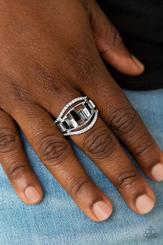Treasure Chest Charm Black
Ring Paparazzi