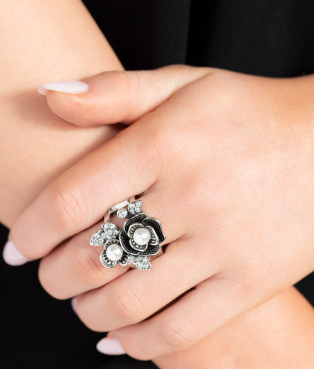 Fine-BLOOMING White Ring