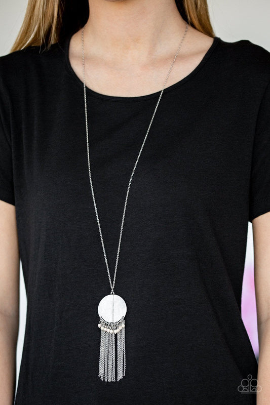 Get A ROAM! White
Necklace Paparazzi