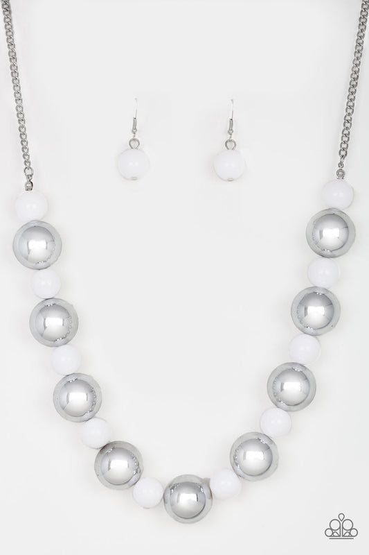 Top Pop White

Necklace - Daria's Blings N Things