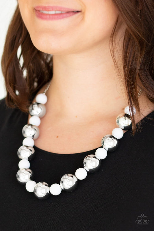 Top Pop White

Necklace - Daria's Blings N Things