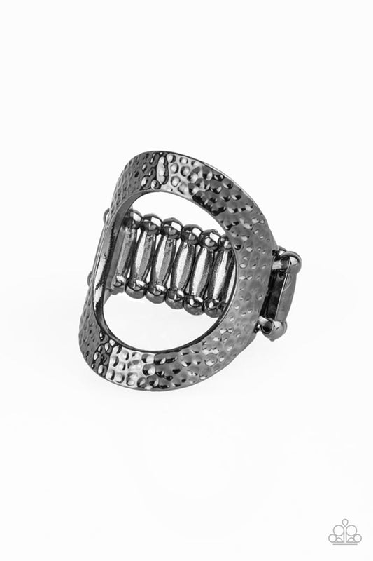 Tour de Contour Black
Ring Paparazzi