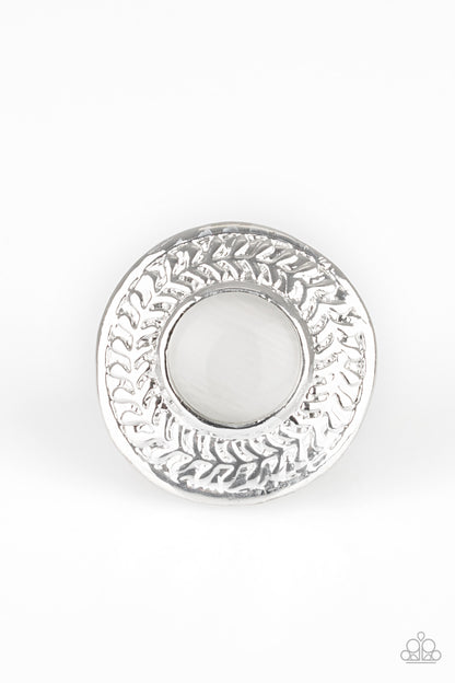 Garden Garland White
Ring - Daria's Blings N Things