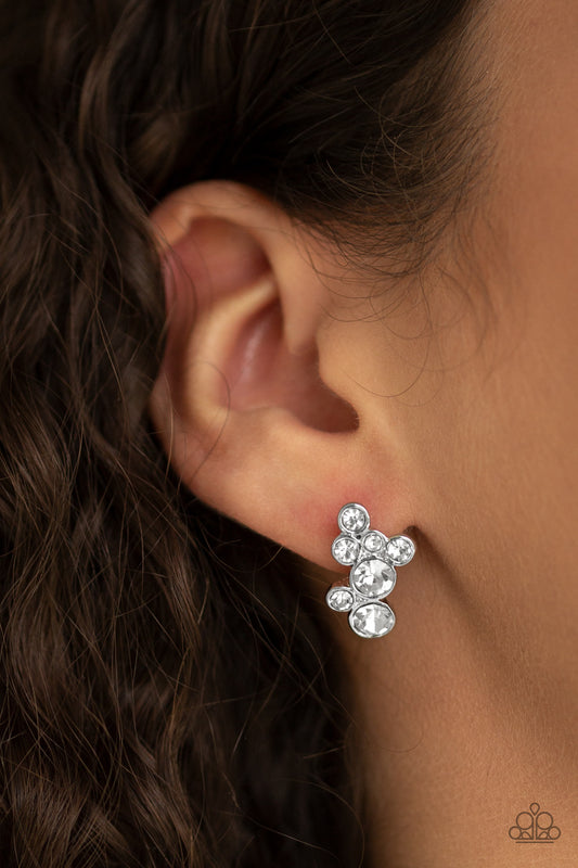 Treasure Treat White
Post Earrings Paparazzi