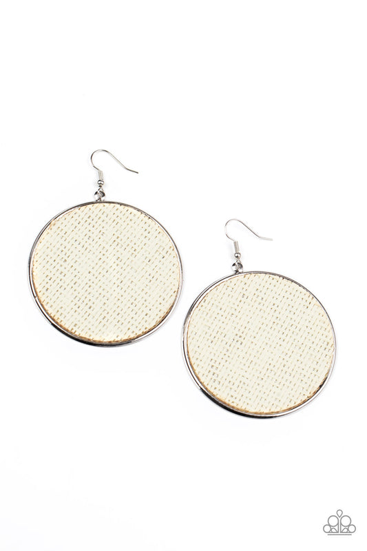 Wonderfully Woven White
Earrings Paparazzi