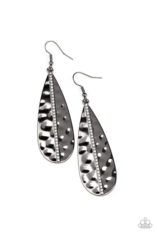 On The Up and UPSCALE Black
Earrings Paparazzi