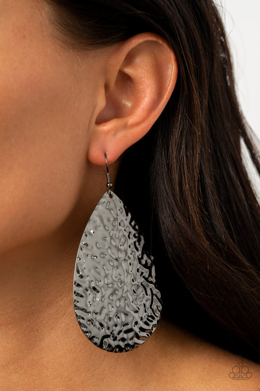 Metallic Mirrors Black
Earrings Paparazzi