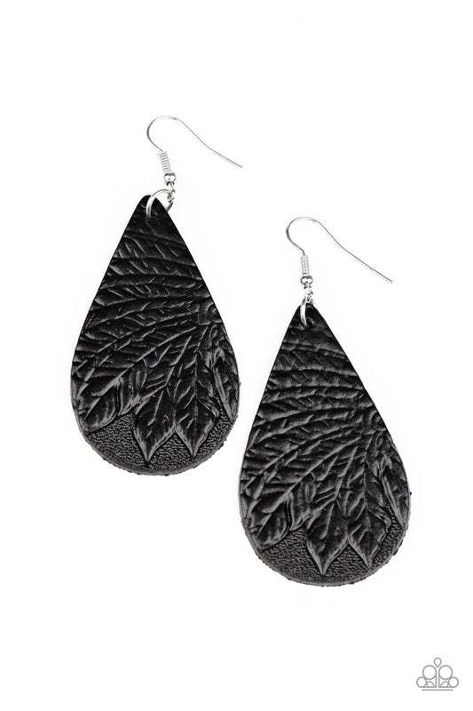 Everyone Remain PALM! Black
Earrings - Daria's Blings N Things