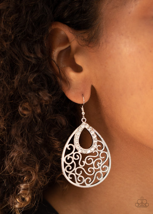 Seize The Stage White
Earrings