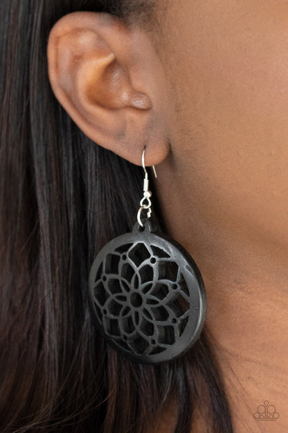 Mandala Meadow Black
Earrings - Daria's Blings N Things