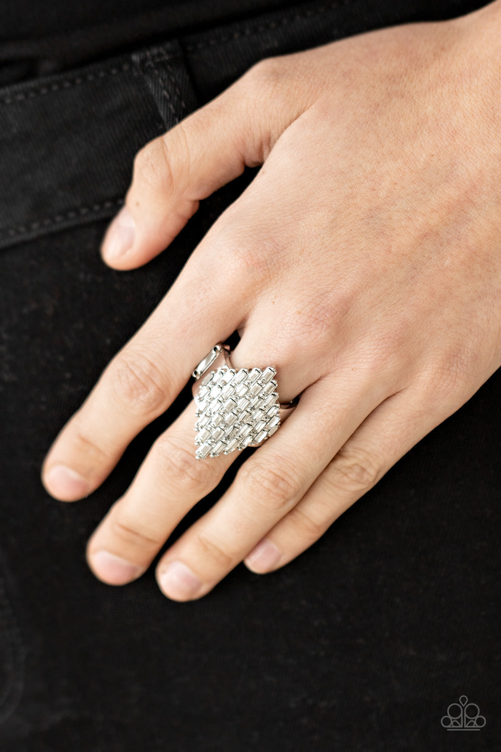 Hive Hustle White
Ring Paparazzi