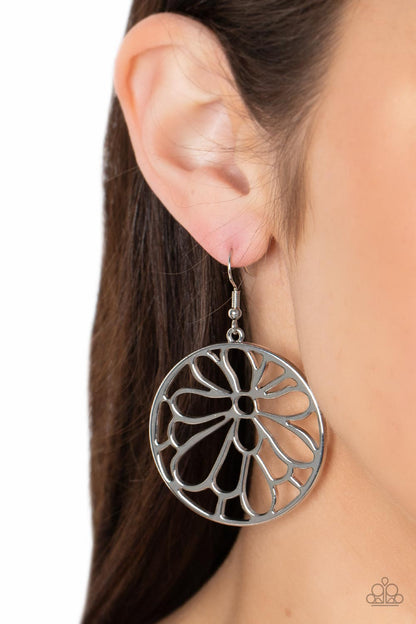 Glowing Glades Silver
Earrings Paparazzi