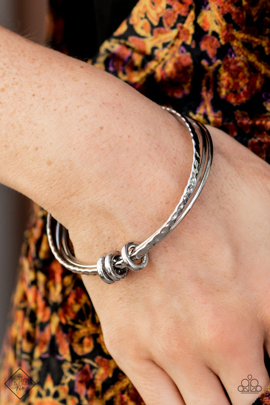 Bauble Bash Silver
Bracelet Paparazzi