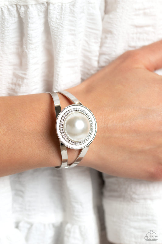 Put On The GLITZ White Bracelet Paparazzi