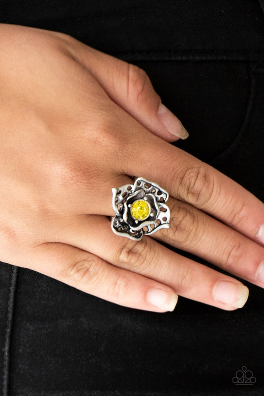 Glowing Gardens Yellow Ring Paparazzi