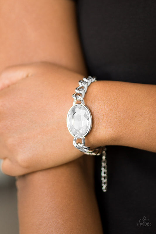 Luxury Lush White
Bracelet
