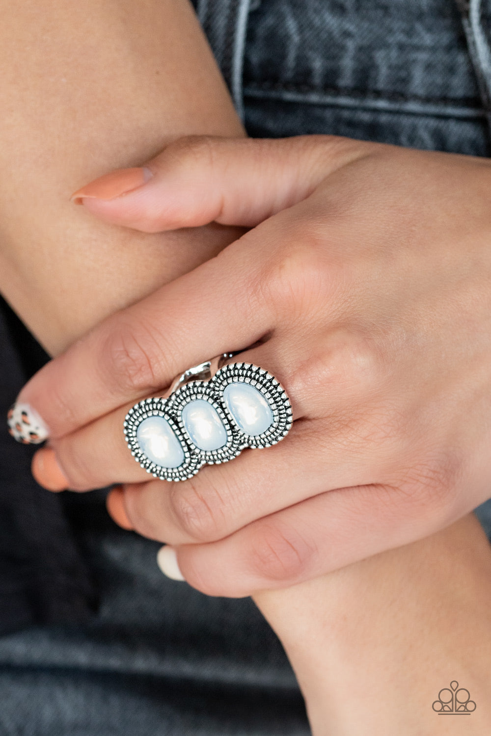 Radiant Rubble White
Ring Paparazzi
