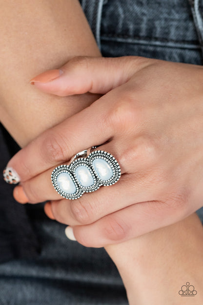 Radiant Rubble White
Ring Paparazzi